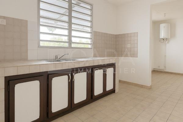 Location Appartement 2 Pièce(s) MACOURIA (97355) 695 €