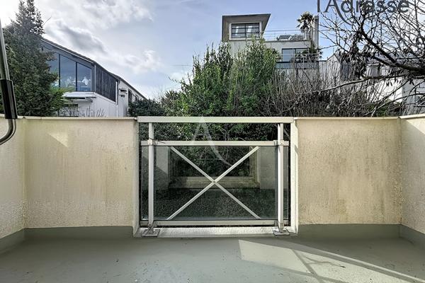 Suresnes - Appartement 4 pièces de 94 m² avec parking et cave - 2eme parking en sus