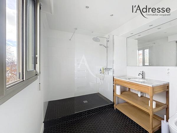 Suresnes - Appartement 4 pièces de 94 m² avec parking et cave - 2eme parking en sus