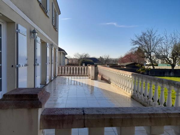 Maison duplex contemporaine avec prestations complètes et beaux volumes de 7 pièces AMILLY (45)