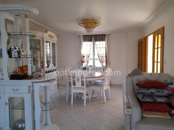 Maison duplex contemporaine avec prestations complètes et beaux volumes de 7 pièces AMILLY (45)