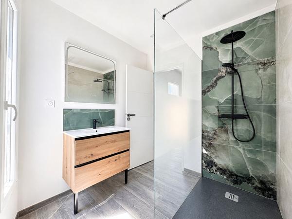MARSEILLE 12ème Arrdt. A 500 m du métro, Maison neuve 155 m² avec 5 chambres.