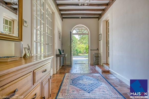 Proche Castelmoron sur Lot à 20 minutes de Villeneuve-sur-Lot, en plein coeur du Lot-et-Garonne et proche de toutes les commodités, venez découvrir cet ensemble immobilier en pierre d'environ 334,39 m² avec gîte et piscine, implanté sur un terrain de plus , Monclar