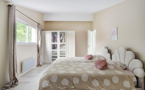 Maison à vendre    5 pièces •  Pechbonnieu