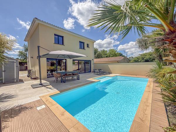 Maison Maison familiale Saint Medard En Jalles 5 pièce(s) 115 m2 - Coup de coeur - Quartier du "Centre-ville" ! 115 m²