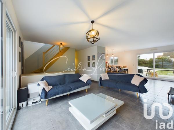 Pavillon 7 pièces de 137 m² à Villeblevin (89340)