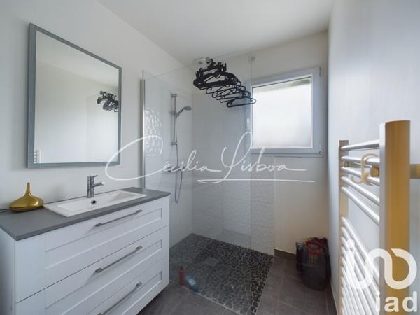 Pavillon 7 pièces de 137 m² à Villeblevin (89340)