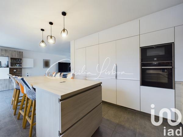 Pavillon 7 pièces de 137 m² à Villeblevin (89340)