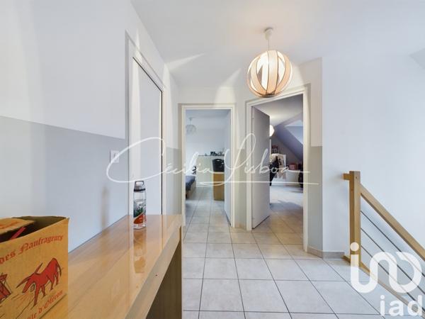 Pavillon 7 pièces de 137 m² à Villeblevin (89340)