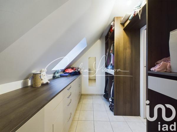 Pavillon 7 pièces de 137 m² à Villeblevin (89340)