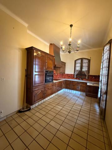 PRADES Maison 5 pièce(s) 189 m2