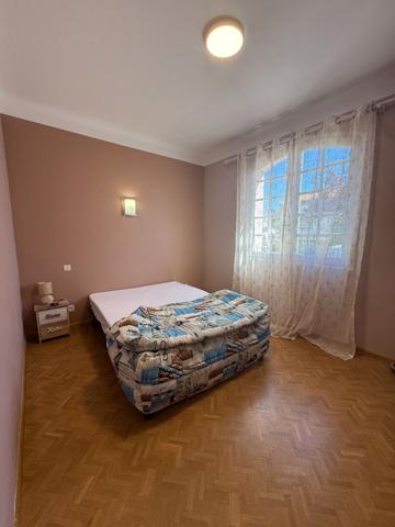 PRADES Maison 5 pièce(s) 189 m2