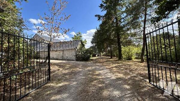 ANCIEN PIEURE SUR 2861 m² de terrain