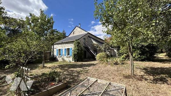 ANCIEN PIEURE SUR 2861 m² de terrain