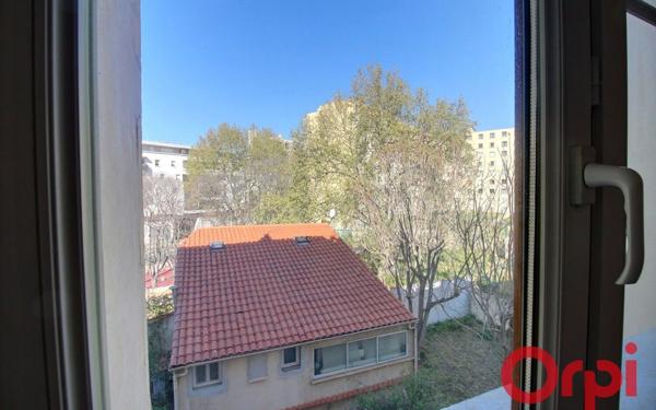 Appartement à vendre    3 pièces • 74 m2 Marseille 3