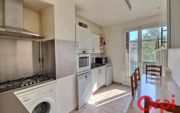 Appartement à vendre    3 pièces • 74 m2 Marseille 3