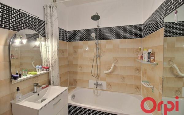 Appartement à vendre    3 pièces • 74 m2 Marseille 3