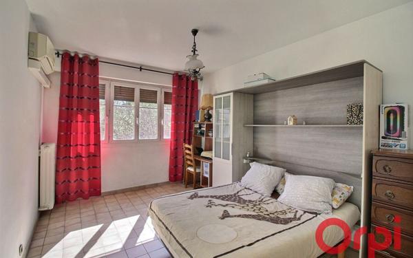 Appartement à vendre    3 pièces • 74 m2 Marseille 3