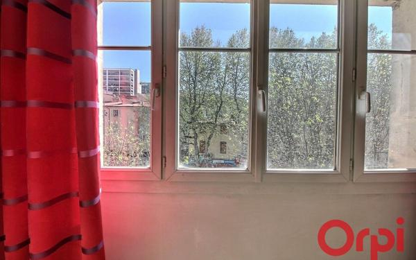 Appartement à vendre    3 pièces • 74 m2 Marseille 3