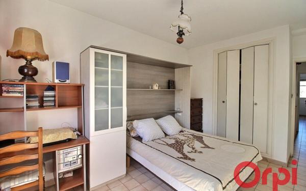 Appartement à vendre    3 pièces • 74 m2 Marseille 3