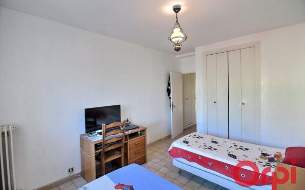 Appartement à vendre    3 pièces • 74 m2 Marseille 3