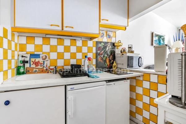 LA GRANDE-MOTTE (34280) – STUDIO CABINE AVEC COIN NUIT – 31,59 M² – BALCON – VUE MER & PORT – EXPOSITION SUD – ASCENSEUR