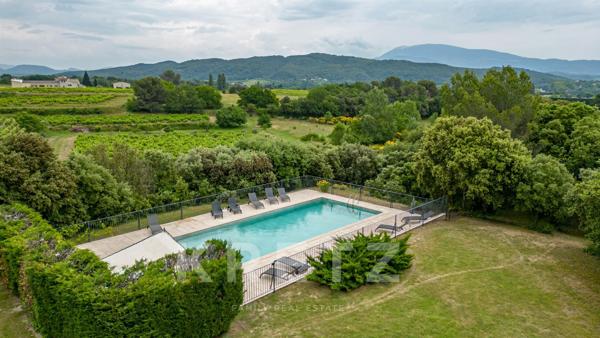 Très grande propriété d'exception - hameau privé à Vaison-La-Romaine
