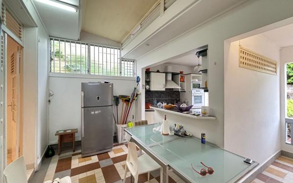 Maison à vendre    3 pièces •  Basse-Terre