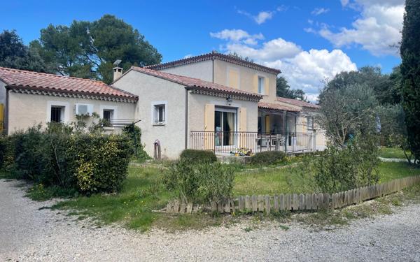 Maison à vendre    9 pièces •  Carpentras