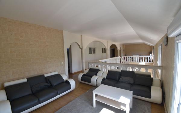 Maison à vendre    8 pièces • 259 m2 Arquian