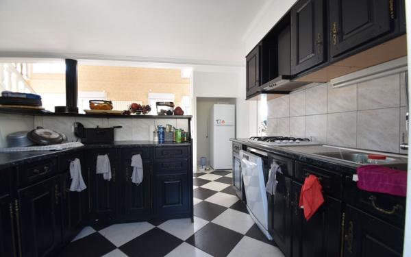 Maison à vendre    8 pièces • 259 m2 Arquian