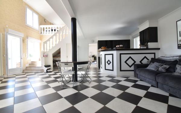 Maison à vendre    8 pièces • 259 m2 Arquian