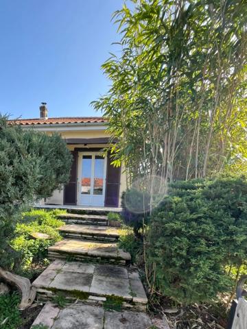 Maison lumineuse et bien entretenue de 3 chambres sur entresol aménageable à RIBERAC (24)