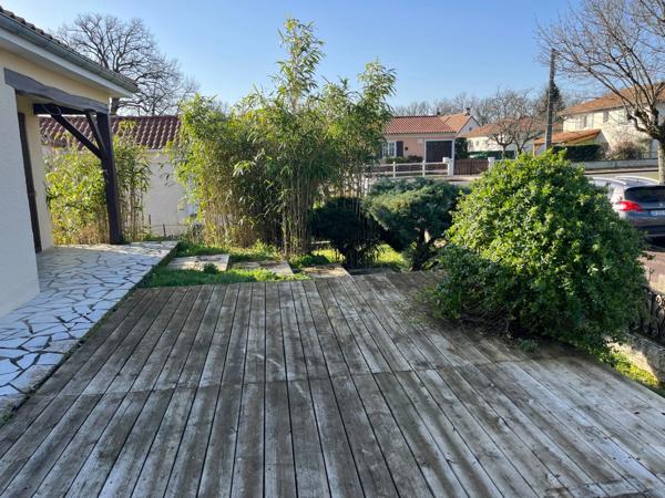Maison lumineuse et bien entretenue de 3 chambres sur entresol aménageable à RIBERAC (24)