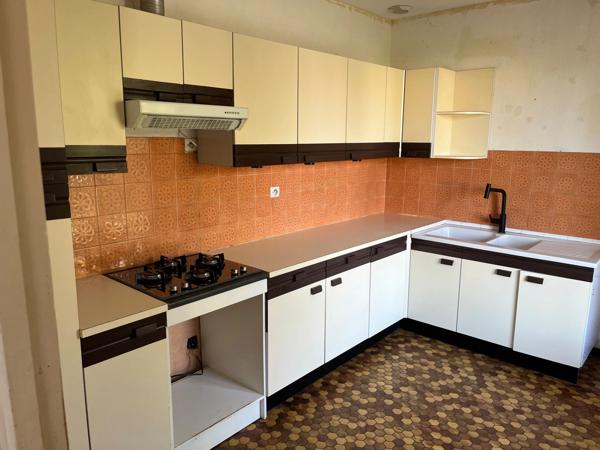 Maison lumineuse et bien entretenue de 3 chambres sur entresol aménageable à RIBERAC (24)