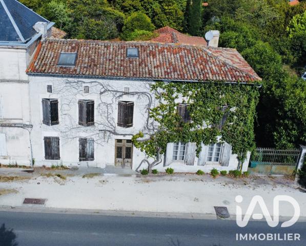 Maison à vendre 7 pièces 225 m² Barbezieux-Saint-Hilaire