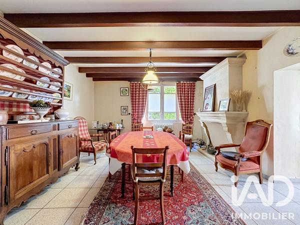 Maison à vendre 7 pièces 225 m² Barbezieux-Saint-Hilaire