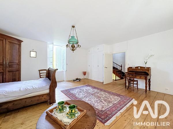 Maison à vendre 7 pièces 225 m² Barbezieux-Saint-Hilaire