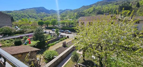 IMMEUBLE/MAISON en pierre 282 m2.