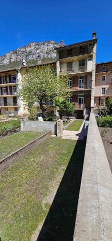 IMMEUBLE/MAISON en pierre 282 m2.