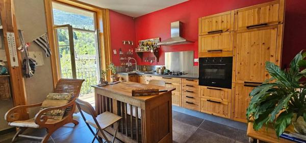 IMMEUBLE/MAISON en pierre 282 m2.