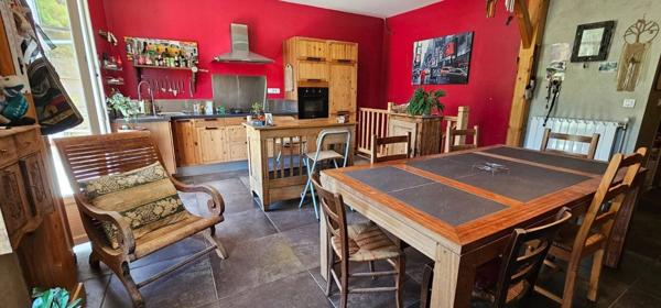 IMMEUBLE/MAISON en pierre 282 m2.