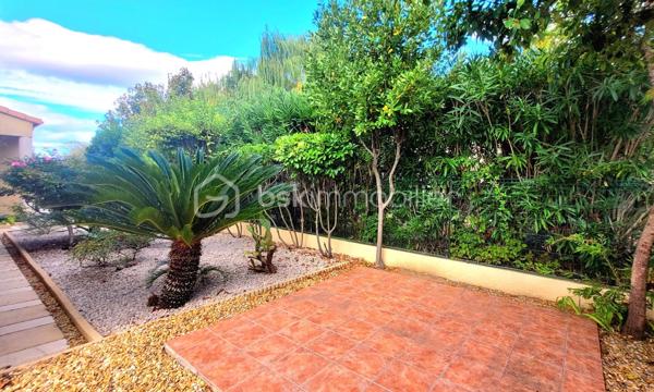 Découvrez cette magnifique maison individuelle d'environ 143 m² sur une parcelle de 720 m² située à Mèze, commune recherchée du Bassin
de Thau. Nichée dans un cadre paisible, cette propriété sans mitoyenneté offre un mode de vie charmant et relaxant grâce à son espace, son
confort et sa sérénité.
Cette maison se distingue par ses espaces généreux et aérés.
Au RDC, on découvre une spacieuse et accueillante pièce de vie, séjour, salle à manger, cuisine semi ouverte et arrière cuisine, une véranda,
deux chambres, une salle de bain et un toilette indépendant.
Au niveau supérieur, on profite de deux chambres et d'une salle d'eau.
La salon, la salle à manger, la véranda et une chambre s'ouvre sur la terrasse et la piscine, l'orientation optimale de la maison assure un
apport en lumière naturelle tout au long de la journée, créant une ambiance douce et agréable.
L' extérieur sans aucun vis à vis est un véritable atout avec une piscine accueillante et plusieurs terrasses idéales pour profiter des beaux
jours. De plus, la verdure et les jardins paysagers vous garantissent un bien être incomparable.
Une pergola, un pool house, un garage et deux stationnement complète parfaitement cette propriété.
Aucun travaux à prévoir, la maison est parfaitement entretenue.
Nombreuses prestations de qualité: climatisation réversible, géothermie, store banne, volets électriques, variateurs de lumière, forage,
arrosage automatique, éclairages de jardin, piscine à électrolyse, douche extérieur, garage, stationnement ...
Ne manquez pas cette opportunité, n'hésitez pas à me contacter pour plus d'information.