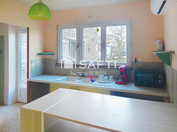 Energie C, trois chambres, jardin, dépendances et panneaux solaires !!