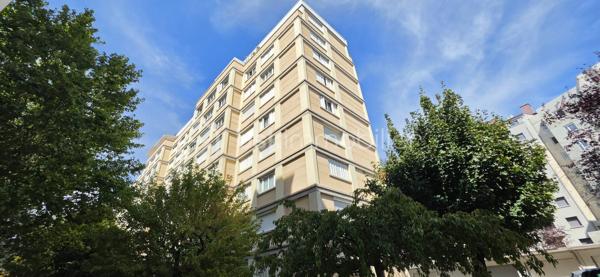 Découvrez en exclusivité avec Sabrina FONTENOY (EI) et David MUSTO (EI), cet appartement de type T3, dans une résidence fermée. 

L' ensemble de l'appartement à une vue côté parc, la distribution des pièces est fonctionnelle, facile à agencer que ce soit pour sa résidence principale ou de la location ou collocation pour un investisseur.

La cuisine reste équipée.
La salle d'eau est récemment refaite
Les chambres se trouvent à chaque extrémités de l'appartement.

​Les plus qui font la différence :
Le toilette séparé
Une cave en sous-sol idéale pour du stockage
Un chauffage individuel gaz
Pas de vis à vis
Huisseries PVC double vitrage
Volets roulants
​
Contactez nous dès à présent pour organiser une visite.
Une vidéo est disponible sur demande