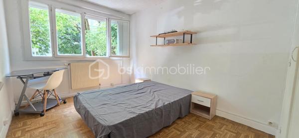 Découvrez en exclusivité avec Sabrina FONTENOY (EI) et David MUSTO (EI), cet appartement de type T3, dans une résidence fermée. 

L' ensemble de l'appartement à une vue côté parc, la distribution des pièces est fonctionnelle, facile à agencer que ce soit pour sa résidence principale ou de la location ou collocation pour un investisseur.

La cuisine reste équipée.
La salle d'eau est récemment refaite
Les chambres se trouvent à chaque extrémités de l'appartement.

​Les plus qui font la différence :
Le toilette séparé
Une cave en sous-sol idéale pour du stockage
Un chauffage individuel gaz
Pas de vis à vis
Huisseries PVC double vitrage
Volets roulants
​
Contactez nous dès à présent pour organiser une visite.
Une vidéo est disponible sur demande