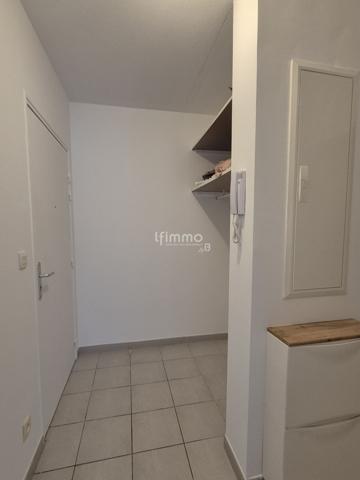 T3 61M2 ST Tronc 10ème Terrasse + place de parking