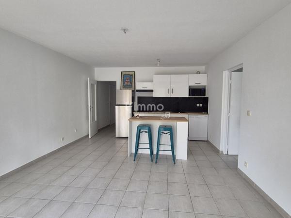 T3 61M2 ST Tronc 10ème Terrasse + place de parking