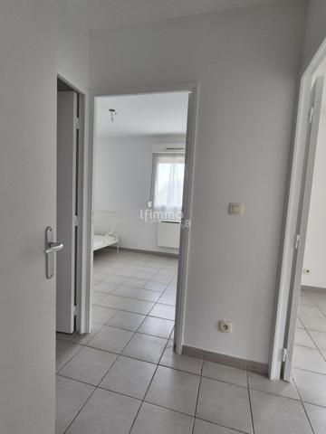 T3 61M2 ST Tronc 10ème Terrasse + place de parking