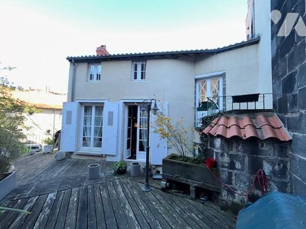 Hôtel particulier du 18ème siècle avec Dépendances